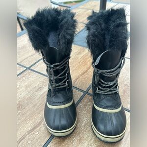 Girls Black Sorel Joan of Arctic boots, size 3.